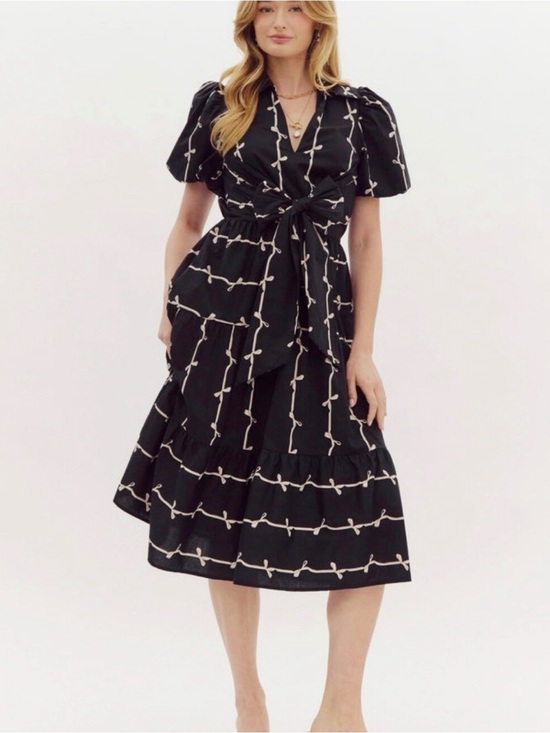 entro Dresses & Skirts - Entro Black Tie-Waist Printed Midi Dress